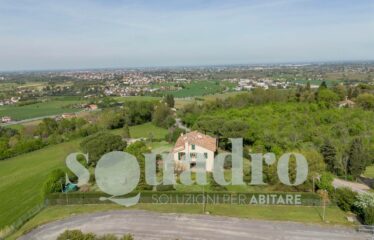 Villa in Vendita a Forlì