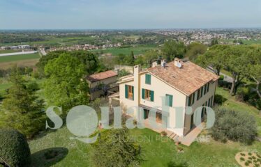 Villa in Vendita a Forlì