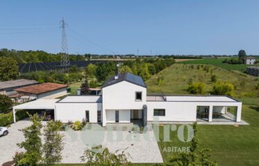 Villa in Vendita a Forlì