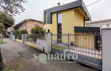 Casa singola in Vendita a Forlì